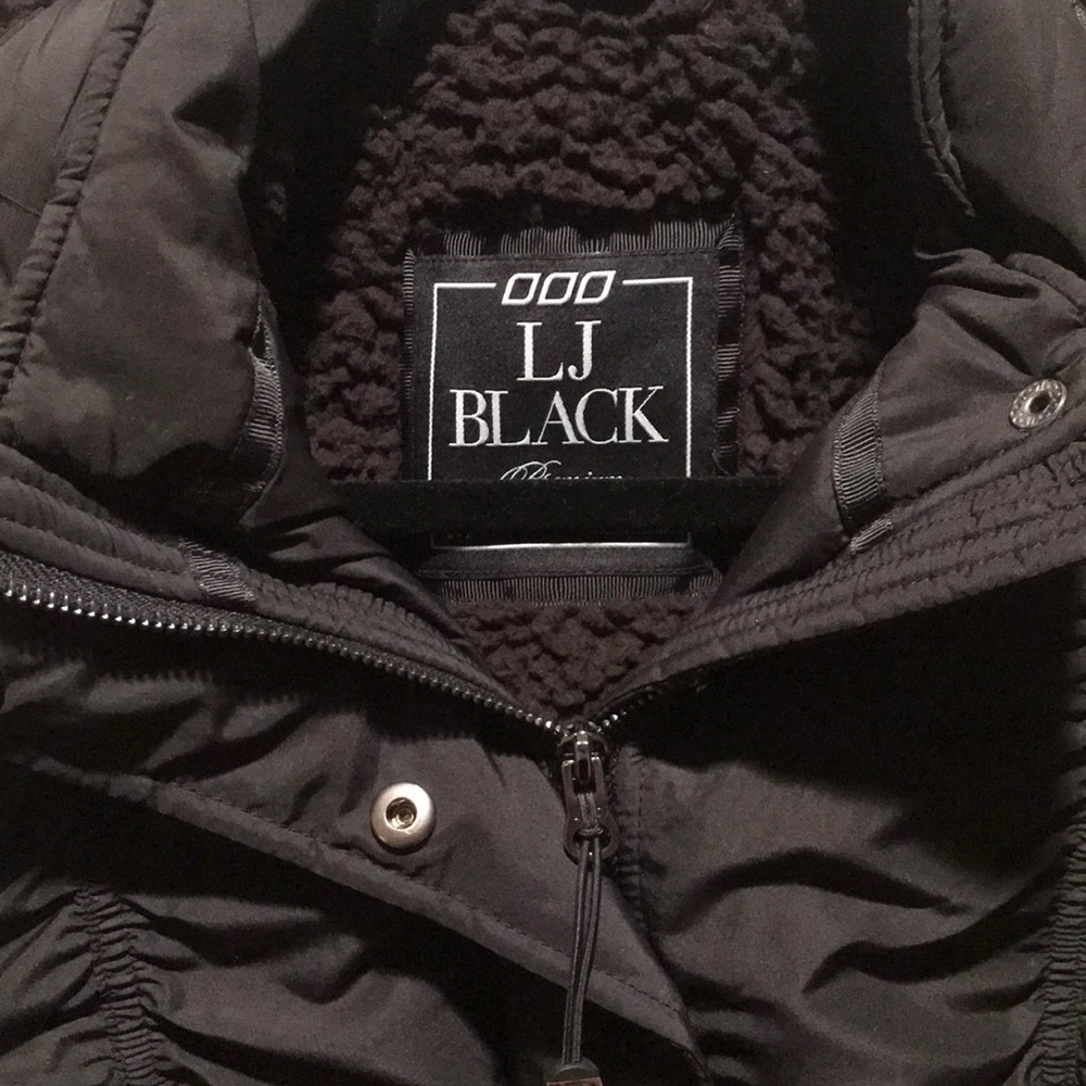 Lorna Jane Black Premium Puffer Vest SizeM